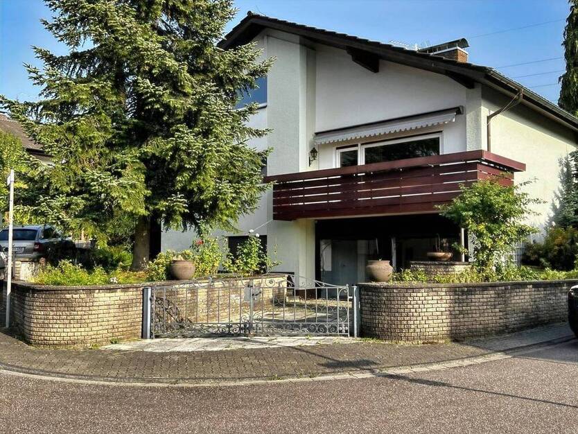 Großzügiges Einfamilienhaus mit Potenzial in ruhiger Lage