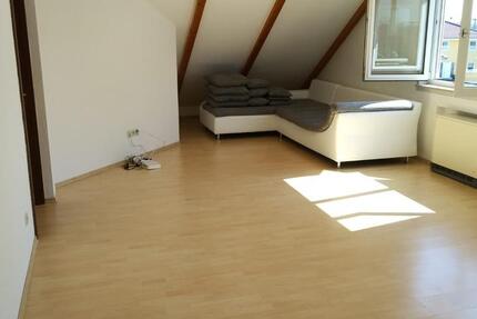 Gemütliche 3,5 Zimmer DG-Wohnung in ruhiger Ortsrandlage 3.5 zimmer