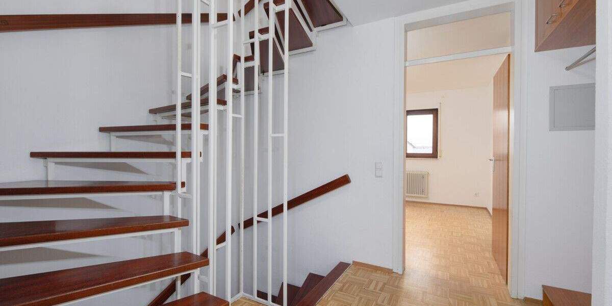 Solide DHH in begehrter Lage mit Garage, ohne Garten aber Ausbaureserve im DG! 5 zimmer