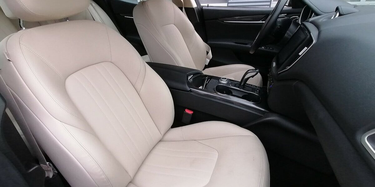 Maserati Ghibli 3.0 D Leder Klimaautomatik Leder BI-XENON 39.000 km 39.899 &euro; Landau 76829