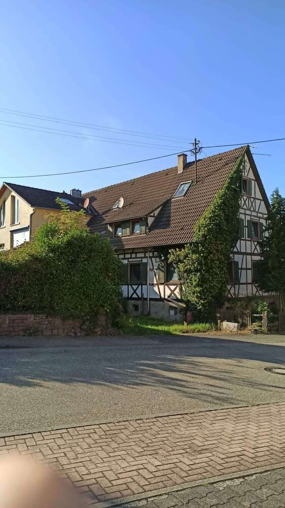 Haus zum Kaufen in Straubenhardt 160.000 € 120 m²