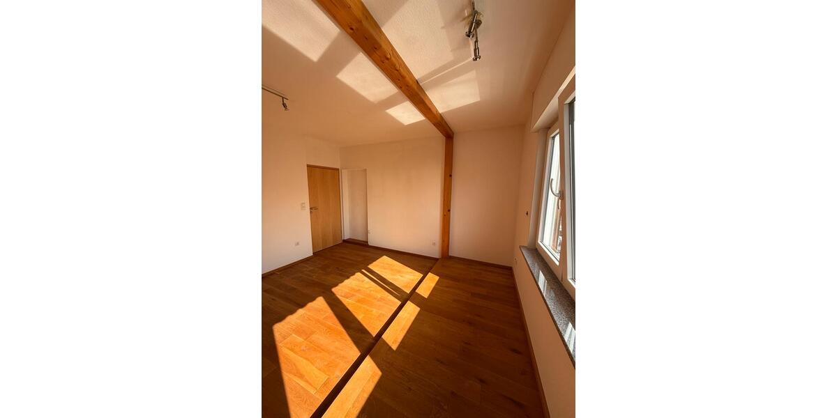 Etagenwohnung Hatzenbühl - 4 Zimmer, 130 m&sup2;, 1.100&euro; | Angebot:25415292