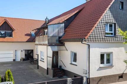 Vielseitiges 2-Familienhaus mit großem Hof, Garten und separater Einheit im Hinterhaus 7 zimmer