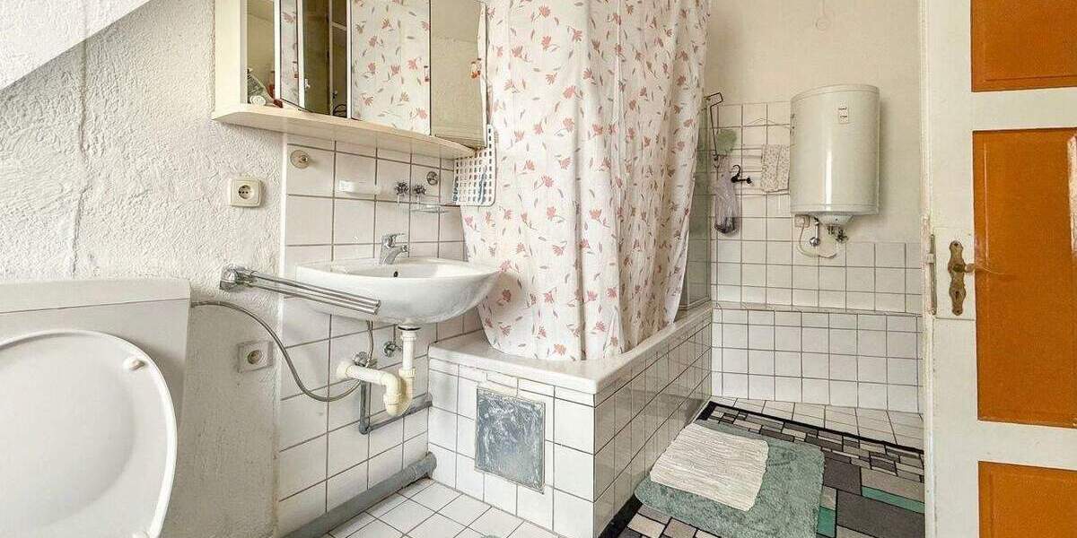 Mehrfamilienhaus, Wohnhaus Graben-Neudorf Neudorf - 7 Zimmer, 181 m&sup2;, 250.000&euro; | Angebot:26410048