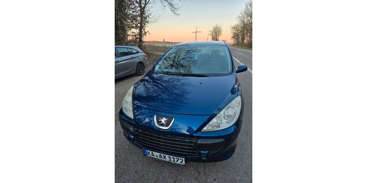 Peugeot 307 111.000 km 2.650 &euro; Karlsruhe 76189