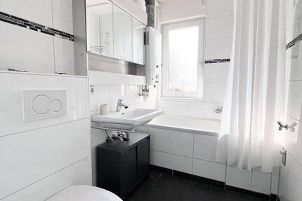 Frisch renovierte 2-Zimmer-Wohnung mit Balkon - zentral in Pforzheim 2 zimmer