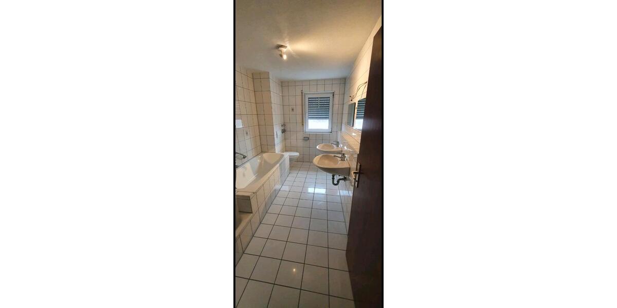 Etagenwohnung Bruchsal - 3 Zimmer, 85 m&sup2;, 1.150&euro; | Angebot:26415202