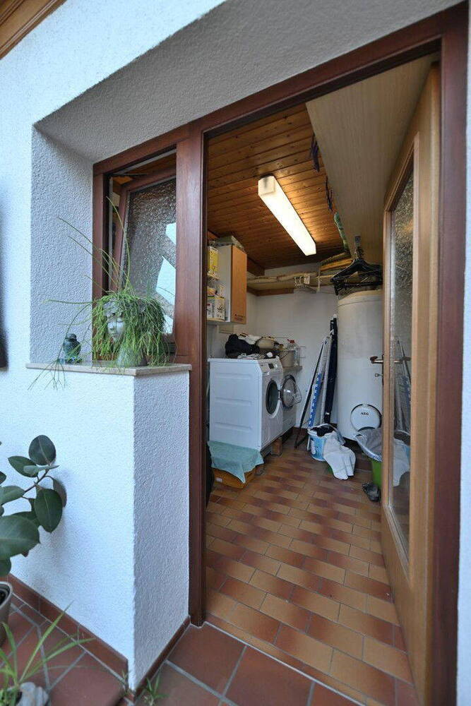 Anwesen mit zwei Wohnungen, großer Werkstatt, 2 Gewölbekellern und Garten