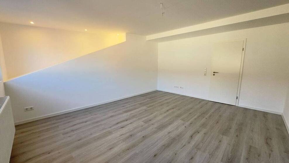 Elegantes Wohnen auf neuem Niveau - 3 Zimmer, stilvoll saniert mit neuer EBK- Erstbezug!