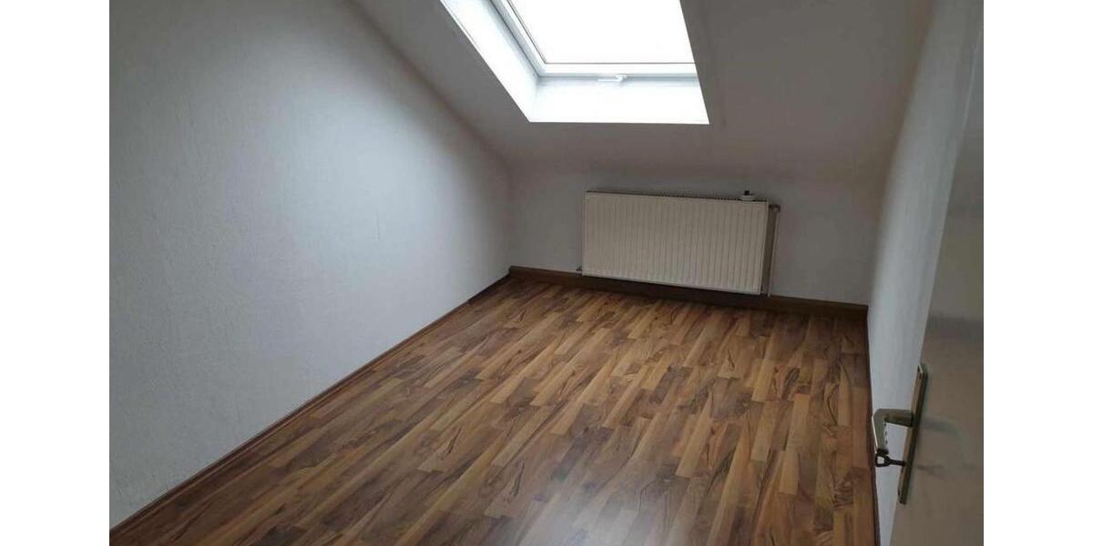 Dachgeschoßwohnung Bruchsal - 3 Zimmer, 65 m&sup2;, 1.050&euro; | Angebot:25057521
