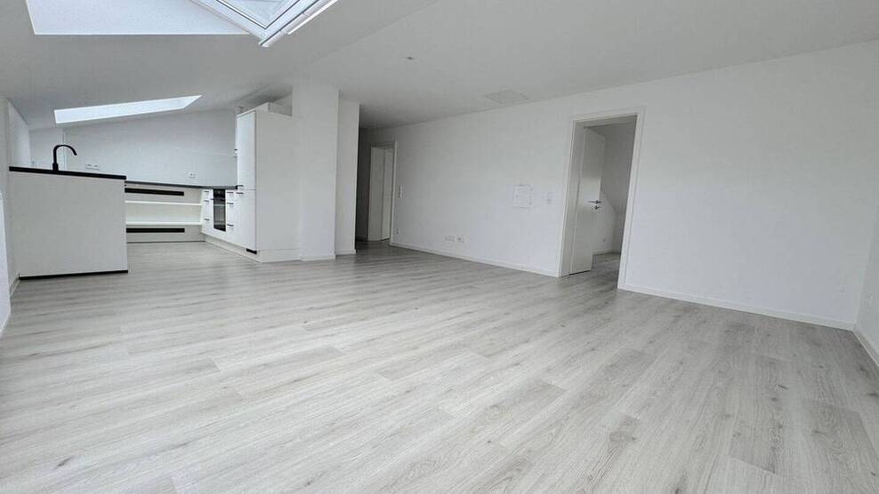 Elegantes Wohnen auf neuem Niveau - 3 Zimmer, stilvoll saniert mit neuer EBK- Erstbezug!