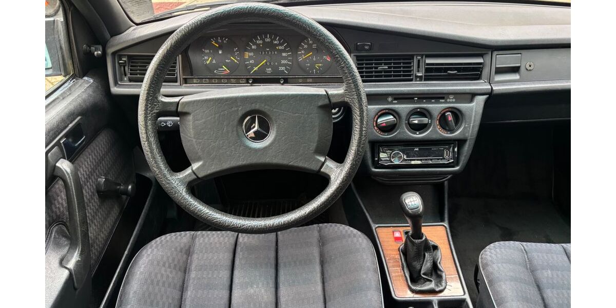 Mercedes-Benz 190 121.000 km 4.800 &euro; Gaggenau 76571