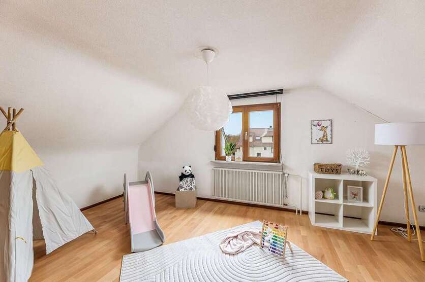 Haus zum Kaufen in Durmersheim 699.000 € 280 m²