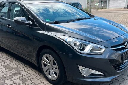 Hyundai i40 255.000 km 3.400 € Karlsruhe 76189