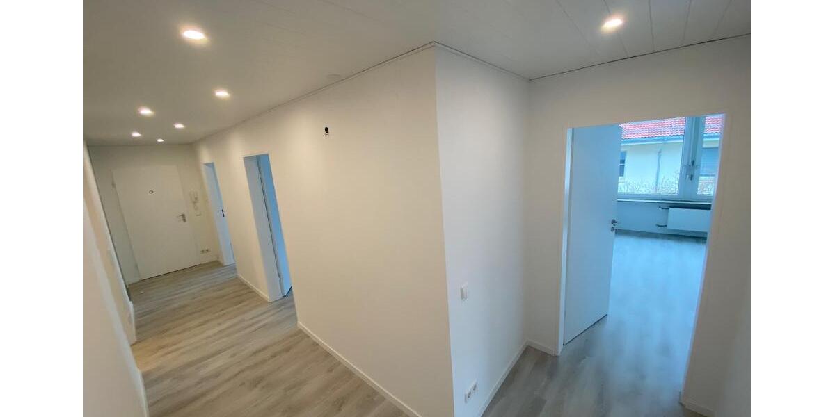 Komplett frisch renovierte 4 Zimmer Wohnung im Erstbezug 4 zimmer