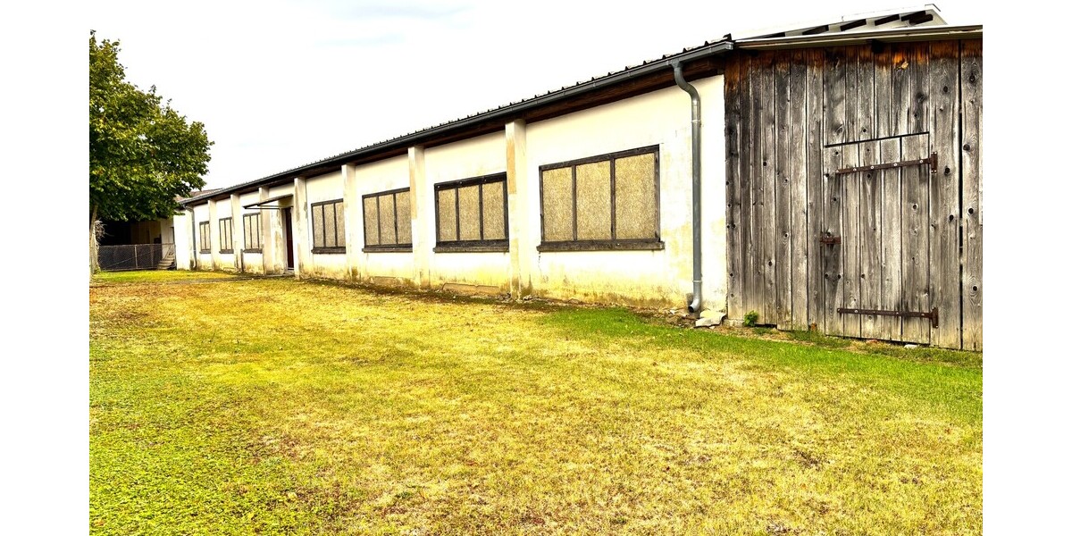 Platz ohne Ende: Trockenhalle mit Außenfläche, Stellplätzen und Laderampe - Gewerbeobjekt Steinmauern | Angebot:27357873
