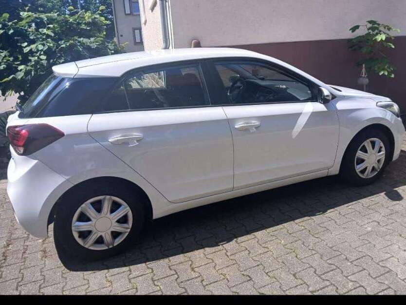 Hyundai i20 72.000 km 8.100 € Karlsbad 76307