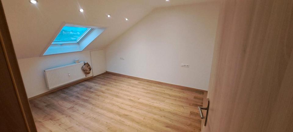 Dachgeschoßwohnung Walzbachtal - 3.5 Zimmer, 90 m&sup2;, 1.100&euro; | Angebot:26023506