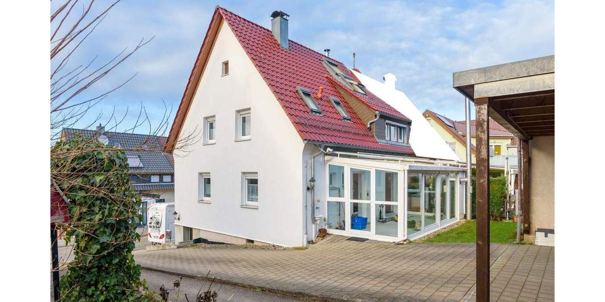 Doppelhaushälfte in ruhiger Lage mit Wintergarten und Carport 6 zimmer