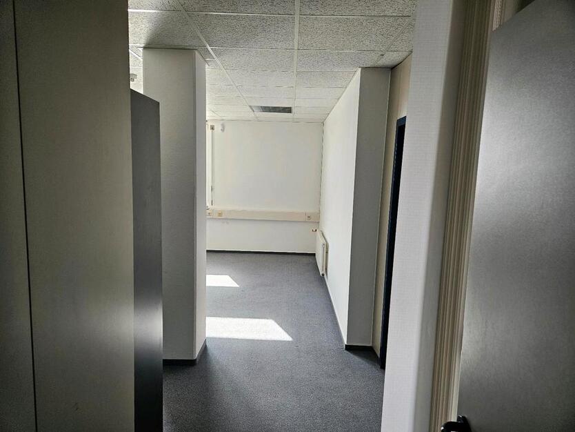 Möbliertes Büro