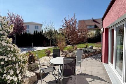 Exklusive 4,5-Zimmer-Wohnung mit Garten, Terrasse, EBK, TOP-Lage zimmer