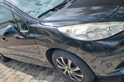 Peugeot 207 176.632 km 999 &euro; Landau 76829