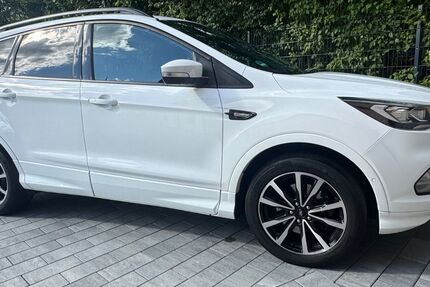 Ford Kuga 129.000 km 16.900 € Ettlingen 76275