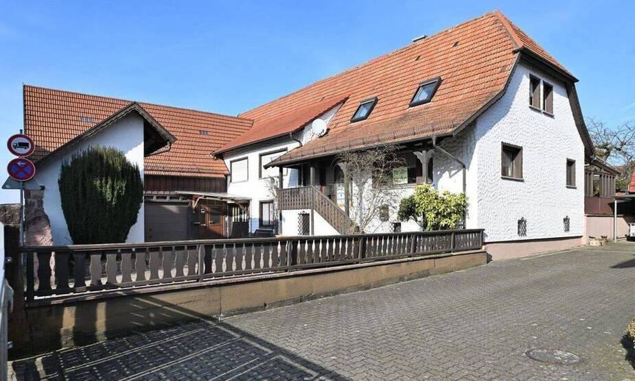 Anwesen mit zwei Wohnungen, großer Werkstatt, 2 Gewölbekellern und Garten