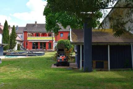 Historisches Gutshaus mit 1.947 m² Grund und Nebengebäuden bietet viele Möglichkeiten 7 zimmer